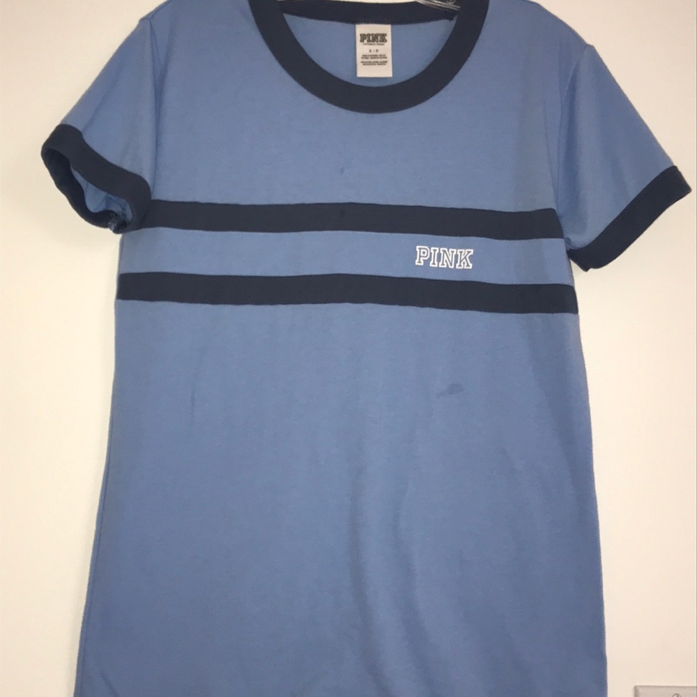 vs pink T-shirt